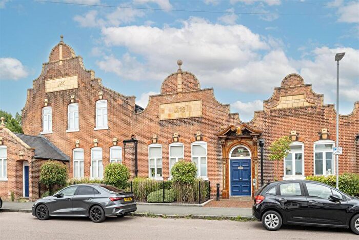 2 Bedroom Apartment For Sale In Sutton Road, St. Albans, AL1
