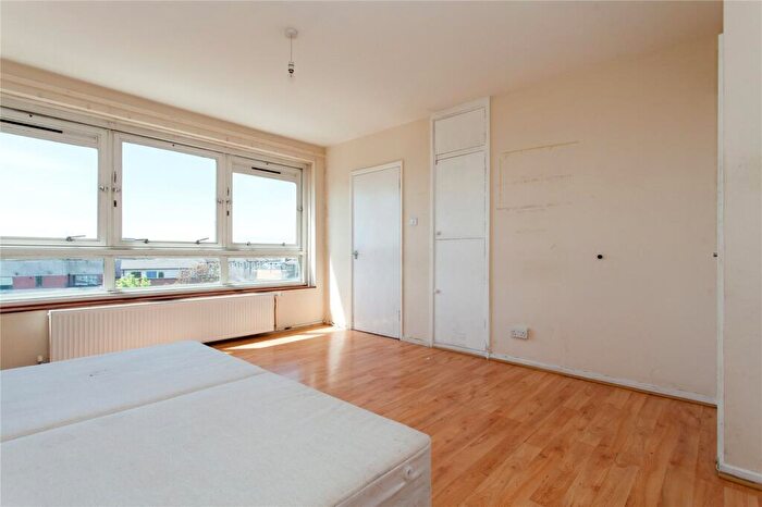 Flat To Rent In Kinefold House, York Way Estate, N7