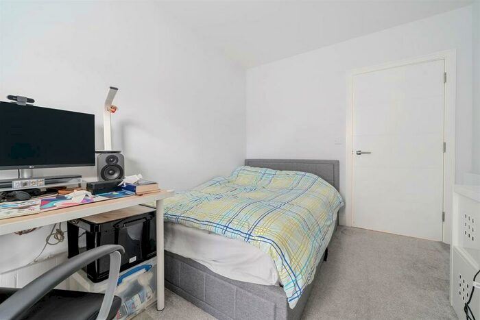 2 Bedroom Apartment To Rent In Fairhaven Drive, Reading, RG2