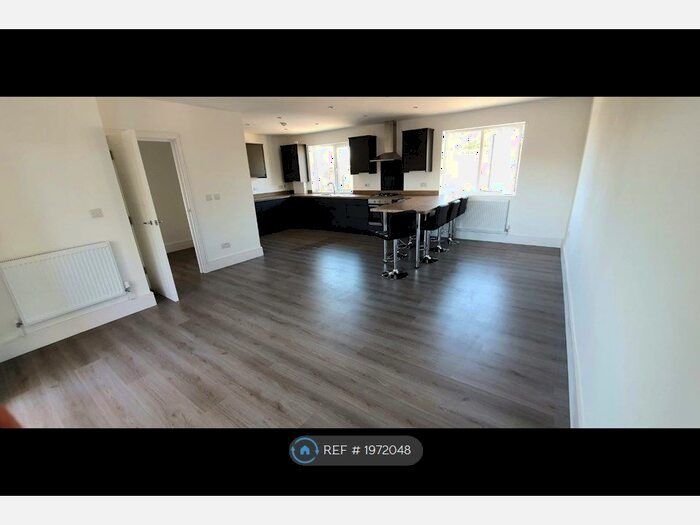 3 Bedroom Flat To Rent In Forest Gate, London, E7