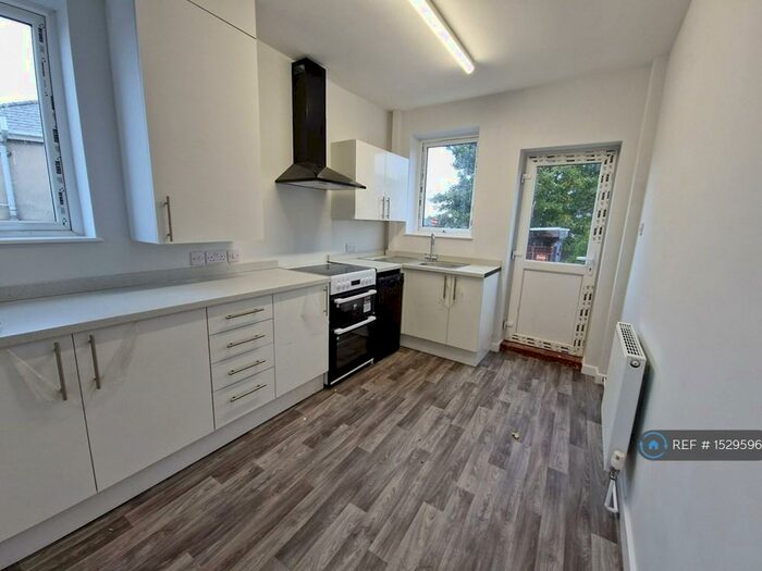 3 Bedroom Semi-Detached House To Rent In Hawshaw Lane, Hoyland, Barnsley, S74