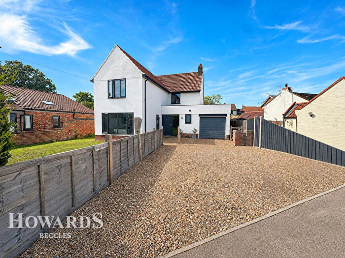 4 Bedroom Detached House For Sale In Yarmouth Road, Broome, Bungay, NR35