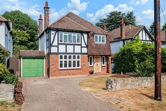 4 Bedroom Detached House For Sale In Chantry Hurst, Epsom, KT18