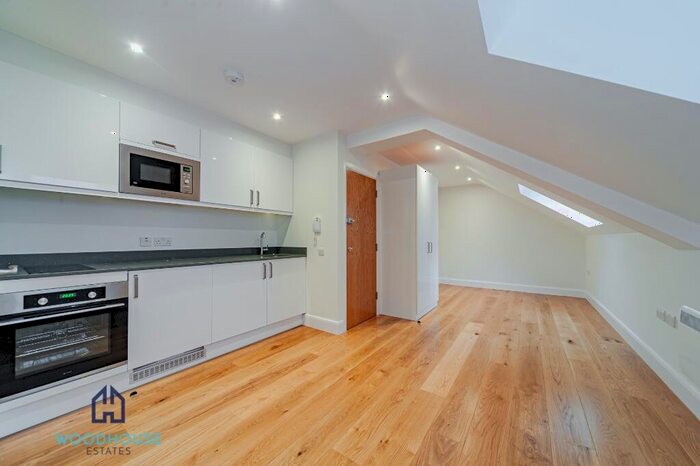 Studio To Rent In Kilburn High Road, London, NW6