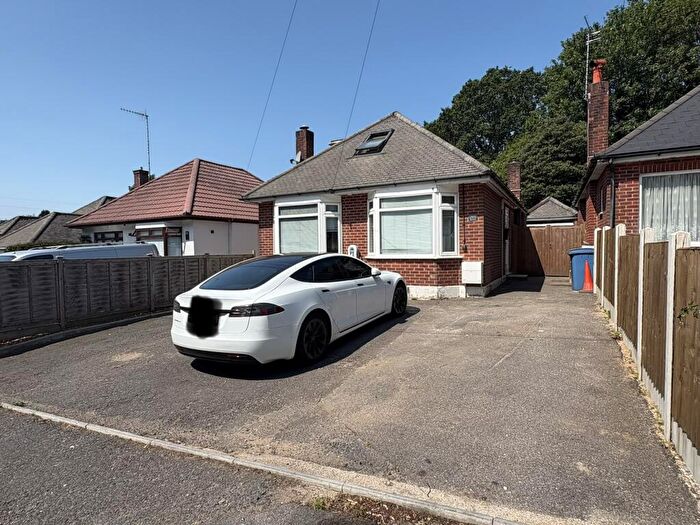 3 Bedroom Chalet For Sale In Alder Road, Poole, BH12