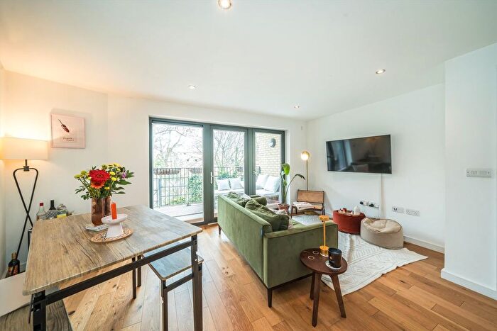 1 Bedroom Flat To Rent In Offenham Road, Kennington, SW9