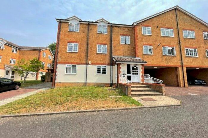 1 Bedroom Flat To Rent In Hanson Close, Beckenham, BR3
