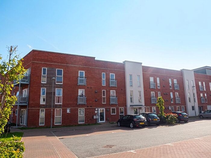 2 Bedroom Flat For Sale In Compair Crescent, Ipswich, IP2