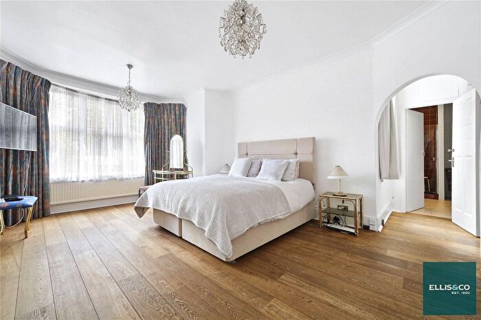 5 Bedroom Detached House For Sale In Beechwood Avenue, Finchley, N3