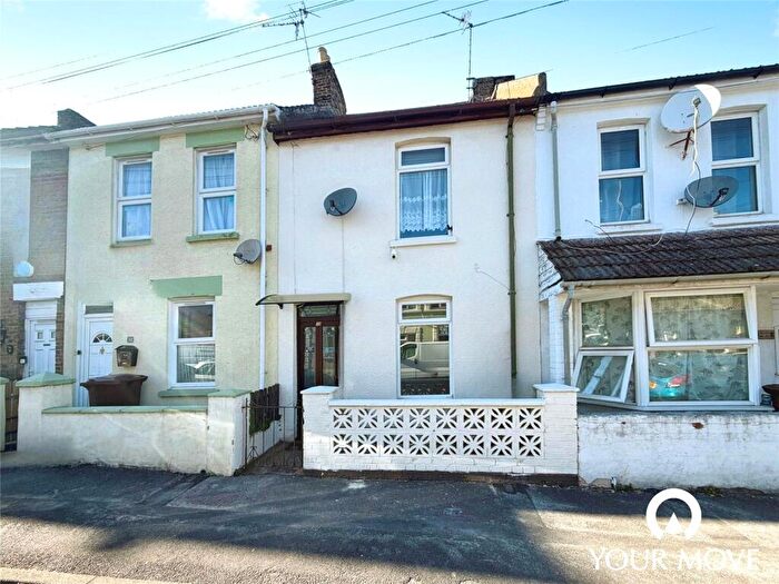 3 Bedroom Terraced House To Rent In Connaught Road, Chatham, Kent, ME4
