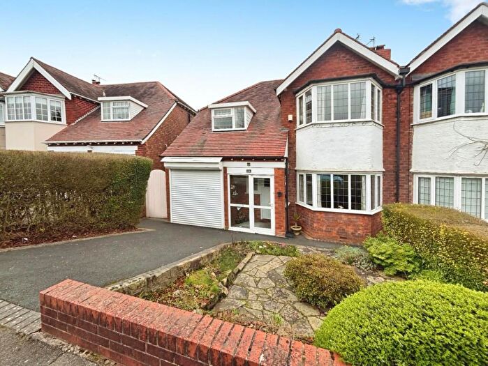 3 Bedroom Semi Detached House For Sale In Knightlow Road, Birmingham, B17