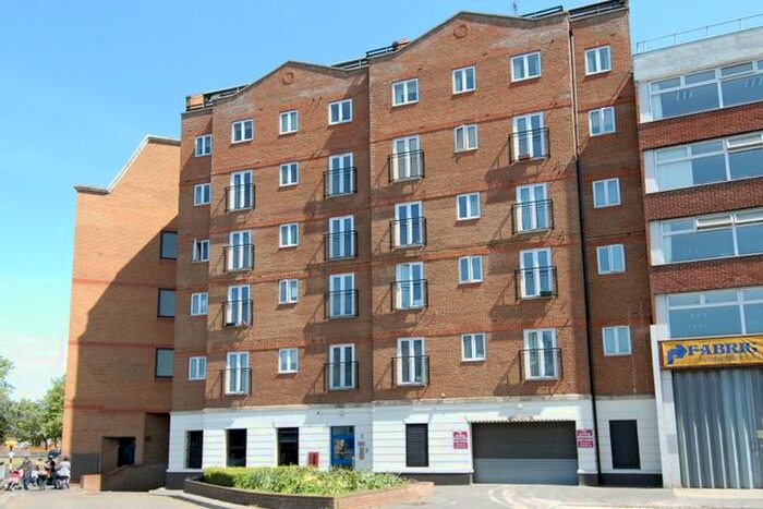 2 Bedroom Flat To Rent In The Picture House, Reading, RG1
