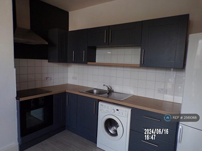 4 Bedroom Terraced House To Rent In Manchester Road, Huddersfield, HD1