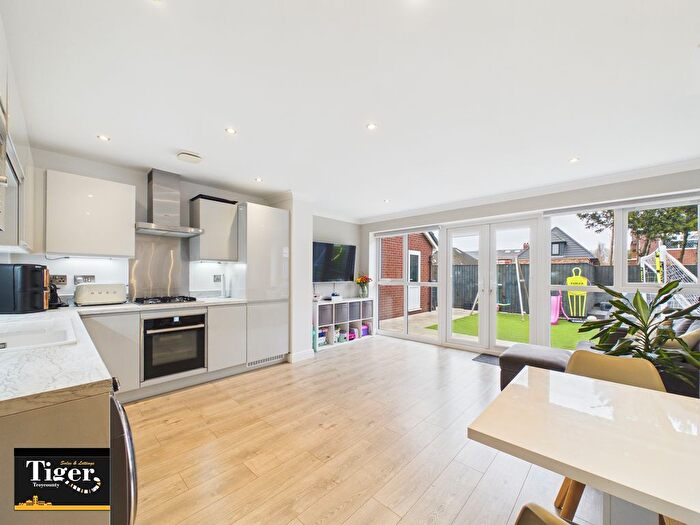 3 Bedroom Detached House For Sale In Walnut Avenue, Blackpool, FY4