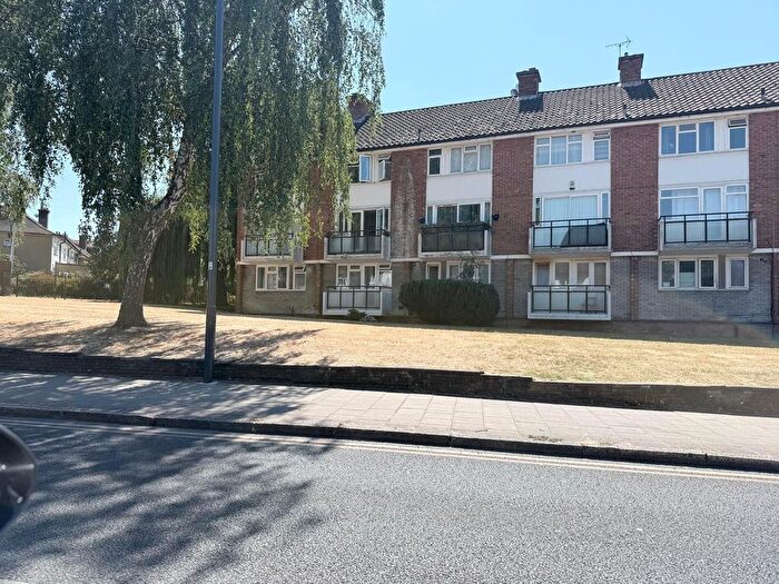 1 Bedroom Flat To Rent In Marsh Road, Pinner, Middlesex, HA5