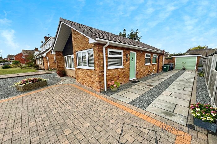 2 Bedroom Bungalow For Sale In Springfield Drive, Barlby, Selby, North Yorkshire, YO8