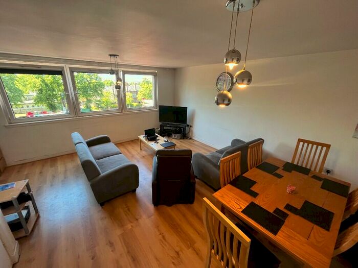 3 Bedroom House Of Multiple Occupation To Rent In Broomhill Drive, Glasgow, G11