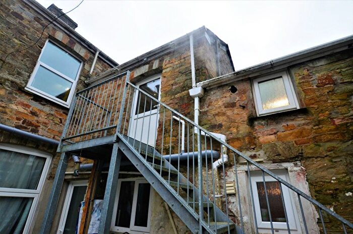 2 Bedroom Flat To Rent In Top Floor Flat, Pool Street, Bodmin, PL31