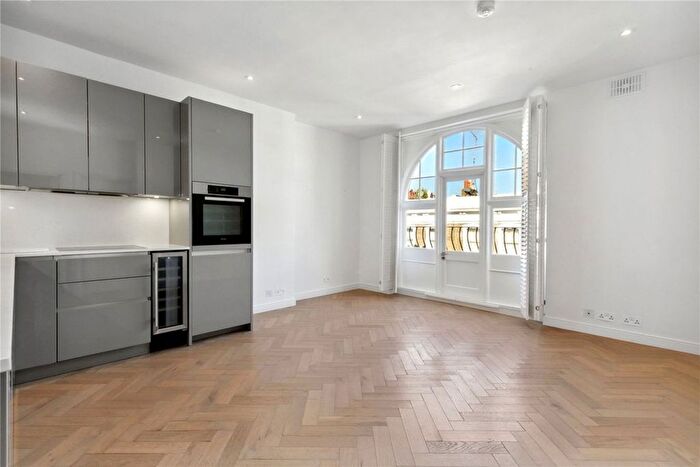 2 Bedroom Flat To Rent In Fawcett Street, London, SW10