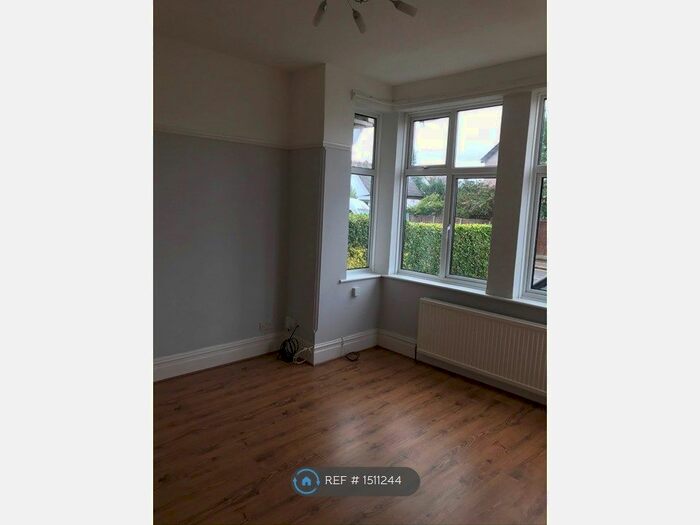 1 Bedroom Flat To Rent In Genesta Road, Westcliff-On-Sea, SS0