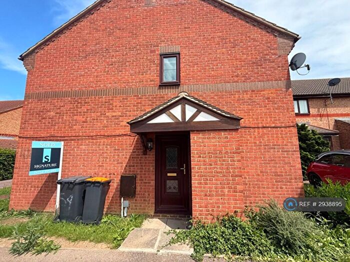 2 Bedroom Terraced House To Rent In Poppyfields, Bedford, MK41