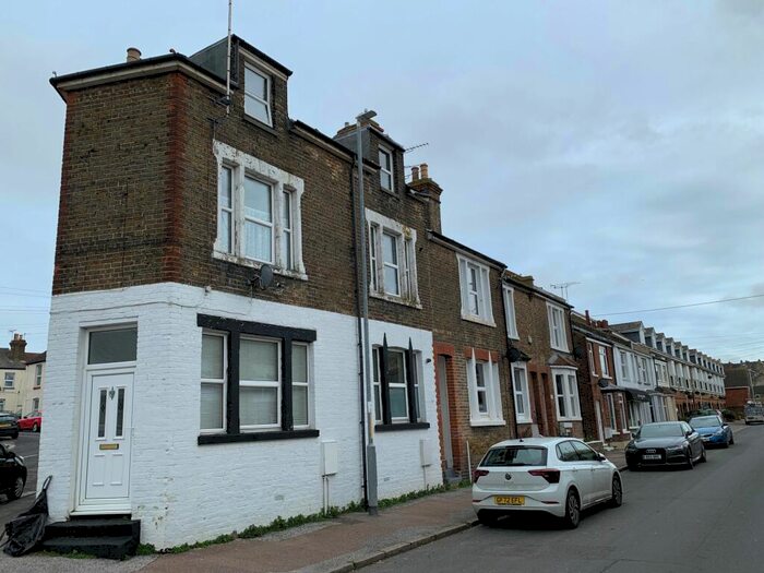 1 Bedroom Apartment To Rent In St. Lukes Avenue, Ramsgate, CT11