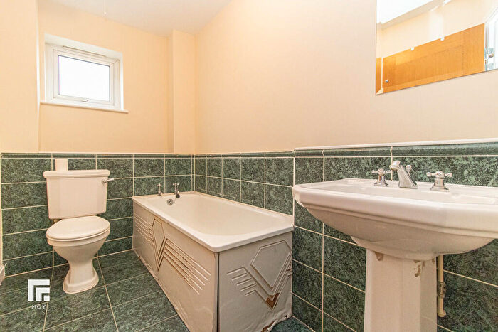 2 Bedroom Apartment To Rent In Adventurers Quay, Cardiff Bay, CF10