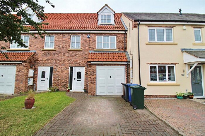 4 Bedroom Town House To Rent In Fieldside Court, Church Fenton, Tadcaster, LS24