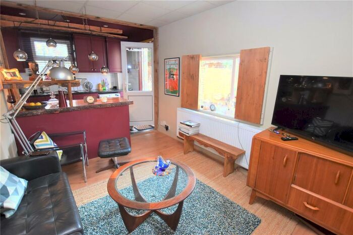 2 Bedroom Apartment To Rent In Newhaven Road, London, SE25