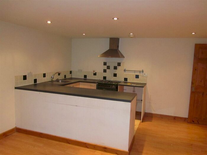 1 Bedroom Flat To Rent In Central Avenue, Paignton, TQ3