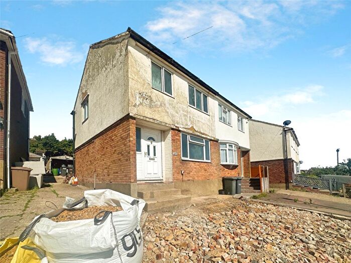 3 Bedroom Semi-detached House For Sale In Pennine Avenue, Luton, Bedfordshire, LU3
