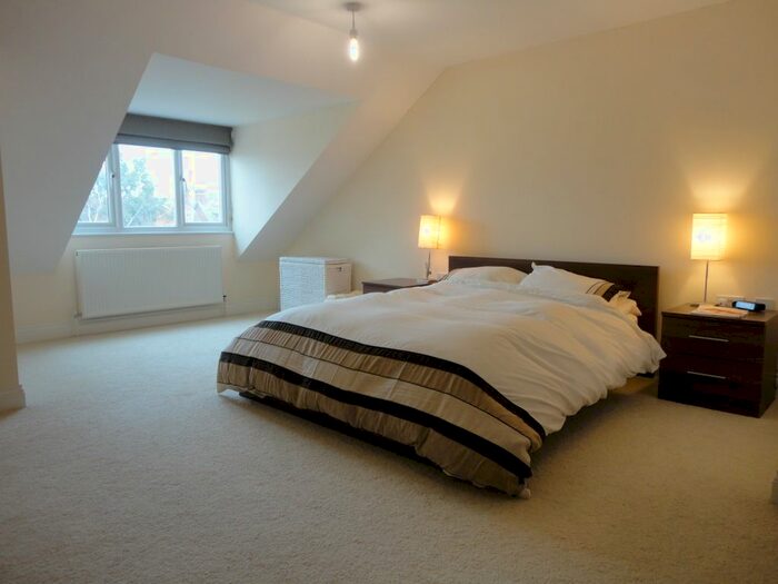 3 Bedroom Flat To Rent In Gresham Road, Staines, TW18