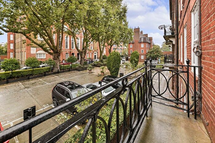 3 Bedroom Flat To Rent In Hortensia Road, London, SW10
