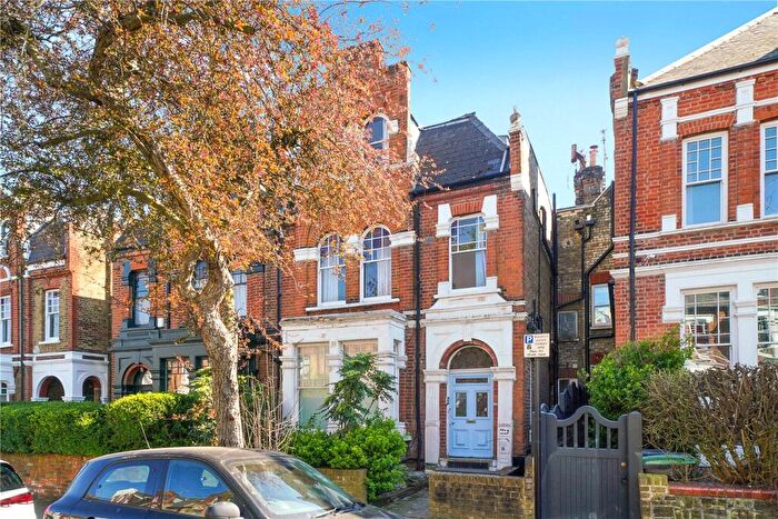 1 Bedroom Apartment For Sale In Weston Park, Crouch End, London, N8