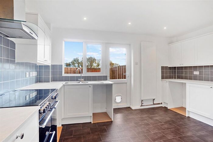 4 Bedroom Terraced House To Rent In Linnet Close, Petersfield, GU31