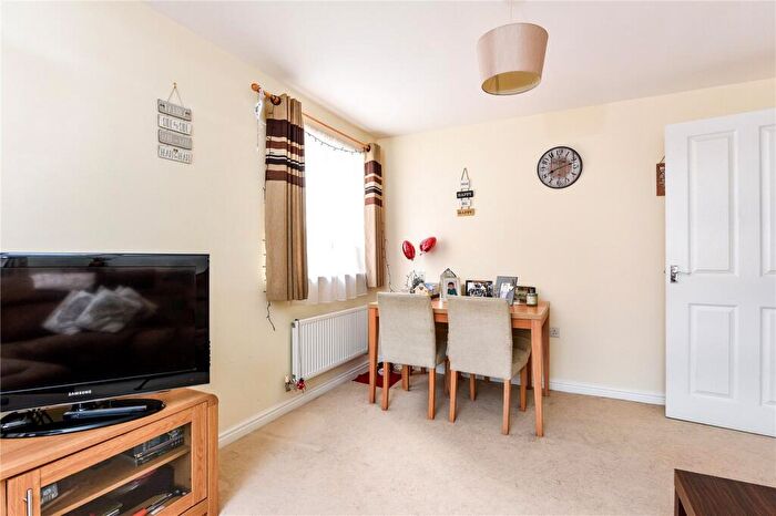 2 Bedroom Flat For Sale In Garstons Way, Alton, Hampshire, GU34