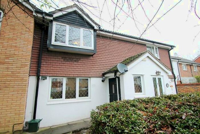 2 Bedroom Flat To Rent In Padcroft Road, West Drayton, UB7