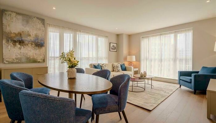 2 Bedroom Apartment To Rent In Circus Aparments, Westferry Circus, London, E14