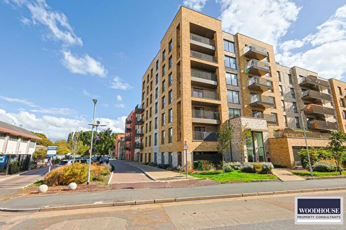 2 Bedroom Apartment For Sale In Lea Valley View North, Cheshunt, EN8