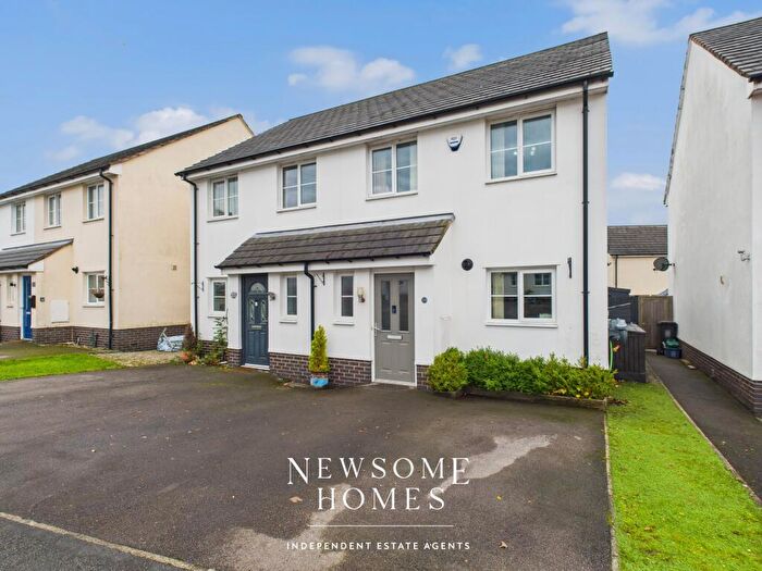 3 Bedroom Semi-Detached House For Sale In Maes Y Goron, Lixwm, CH8
