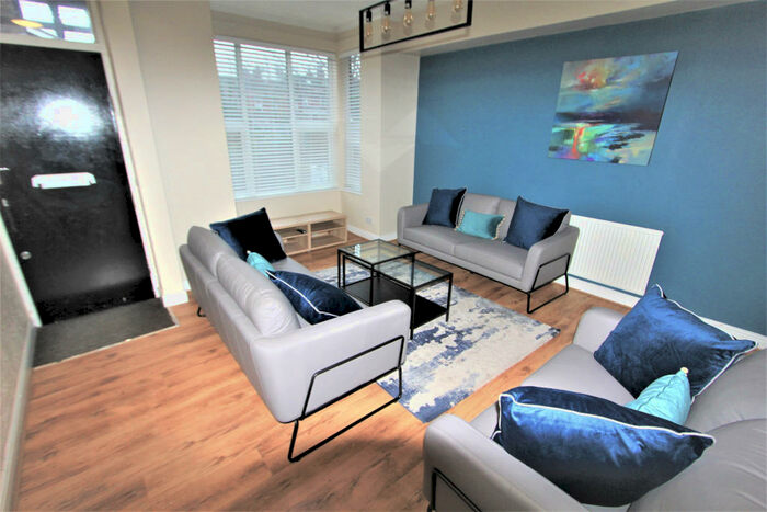 6 Bedroom House To Rent In Stanmore Place, Leeds, LS4