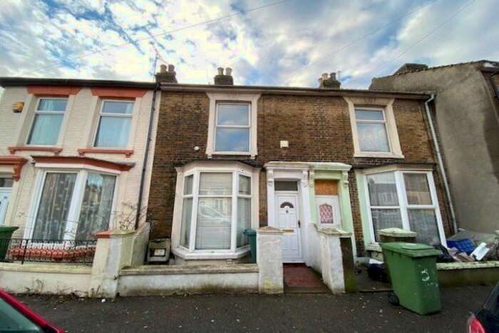 2 Bedroom Property To Rent In Newcomen Road, Sheerness, ME12