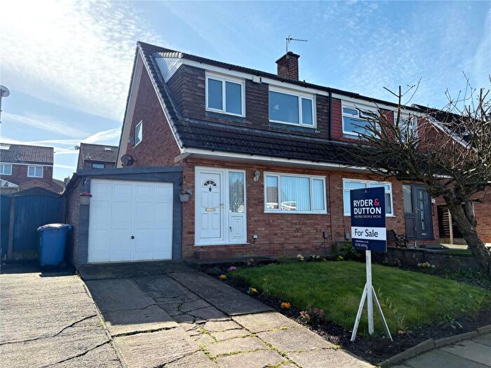 3 Bedroom Semi-Detached House For Sale In Severn Road, Heywood, Greater Manchester, OL10