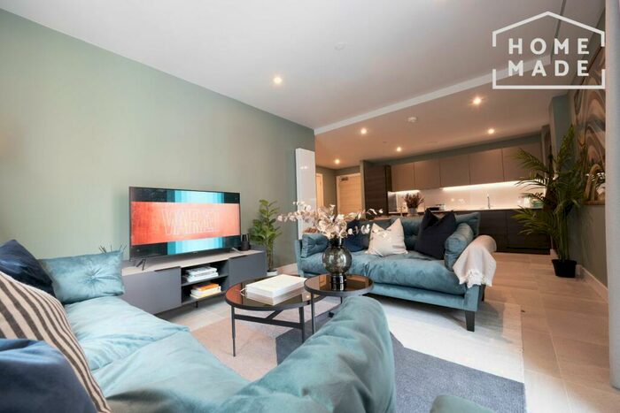 3 Bedroom Flat To Rent In New York Square, Leeds, LS2