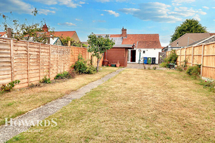 2 Bedroom Semi-Detached Bungalow For Sale In Edgerton Road, Lowestoft, NR33