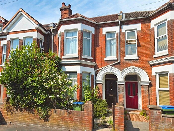 3 Bedroom Terraced House For Sale In Wilton Avenue, Southampton, SO15