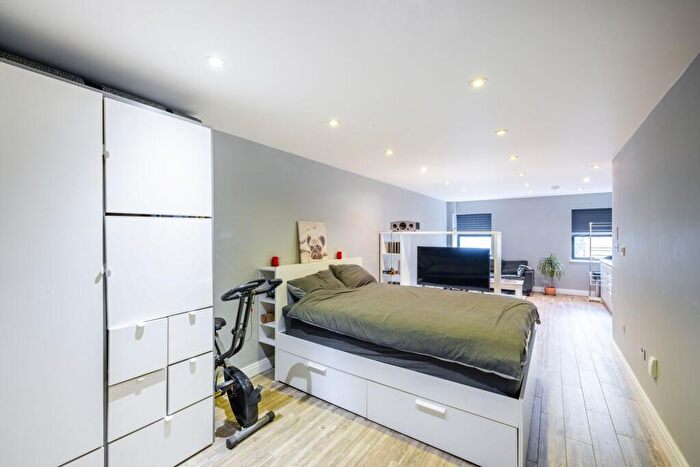 Flat To Rent In Gloucester Road, Emperor House, CR0