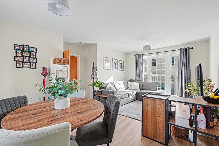 2 Bedroom Apartment For Sale In Higham Avenue, Snodland, ME6