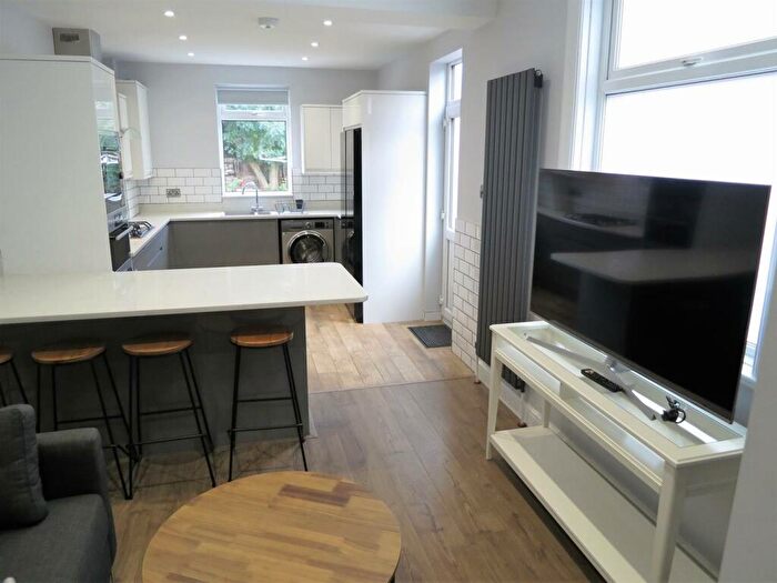 5 Bedroom Semi-Detached House To Rent In £ Pppw Wellington Road, Fallowfield, M14