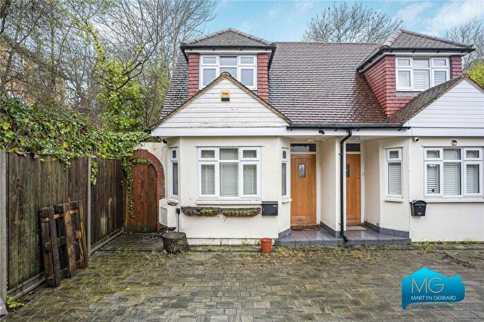 3 Bedroom Semi Detached House To Rent In York Road, New Barnet, Hertfordshire, EN5